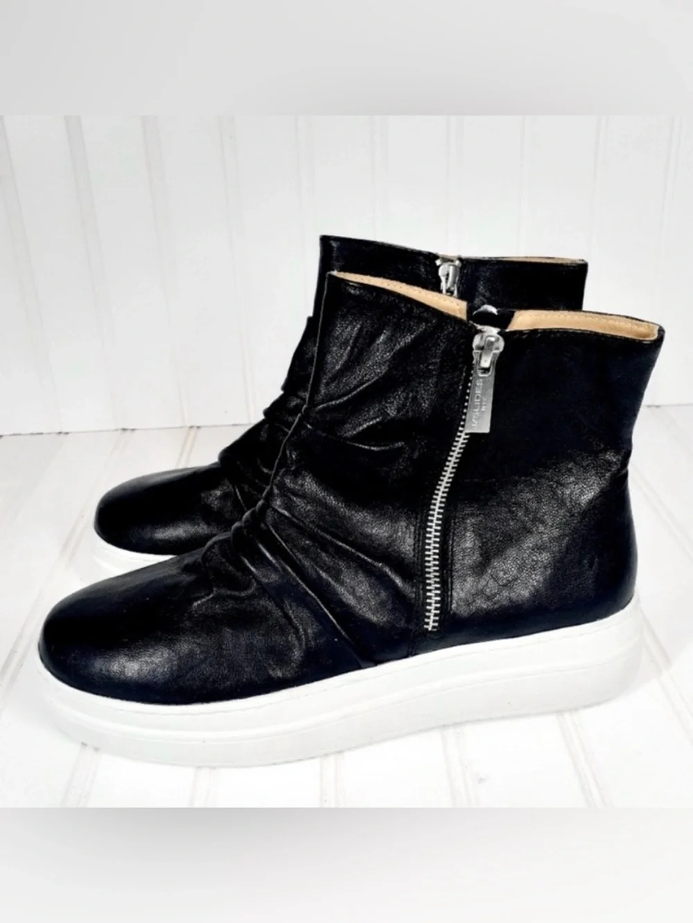 NWOB • J/SLIDES “Tina” Leather Waterproof Platform Sneaker Bootie • Women’s 7.5